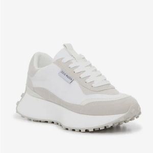 Steve Madden Diversion Retro Jogger sneaker. Never worn!